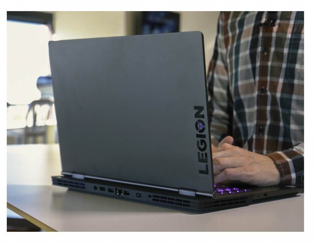 noutbuk-lenovo-legion-y7000p-irx9_8_04.25.galina.jpg
